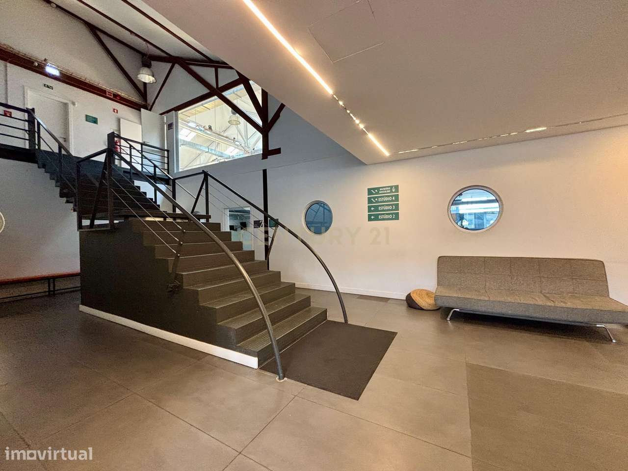 Escritório ou Estúdio Criativo com Estilo Industrial – 60 m² em Santos - Grande imagem: 4/17