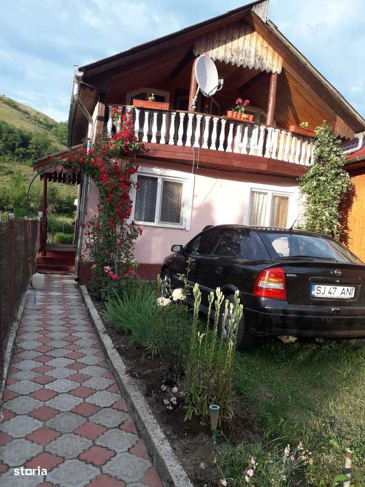 Casă cu 4 camere, peisaj Vladeasa in Sacuieu - Imagine principală: 3/10