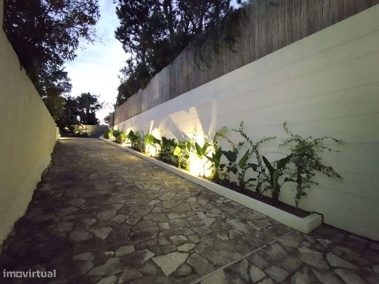 Moradia de Luxo a Estrear no Coração da Quinta da Marinha Sul-23