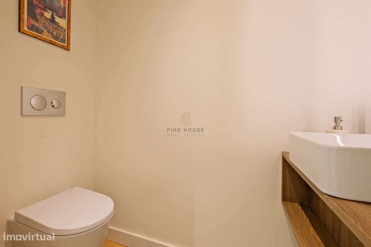 Apartamento T3 em condomínio privado, com terraços e garagem, no Prínc-27