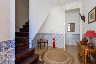 Moradia T3+1 Renovada com Jardim, Garagem e Apartamento Independente - Grande imagem: 3/32