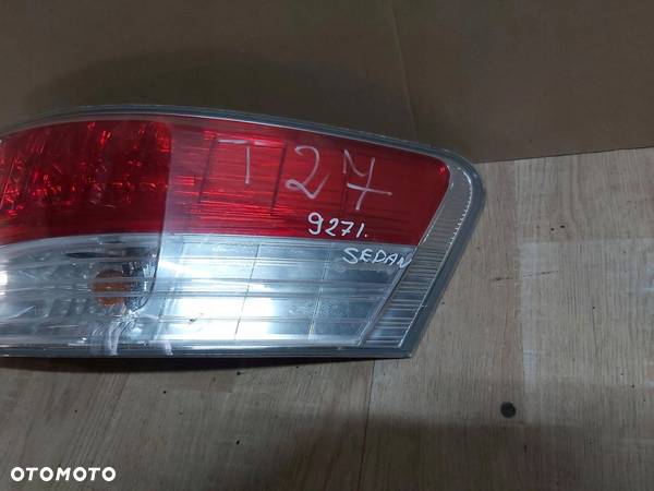 Toyota AVENSIS T27 lampa tył prawa SEDAN - 2