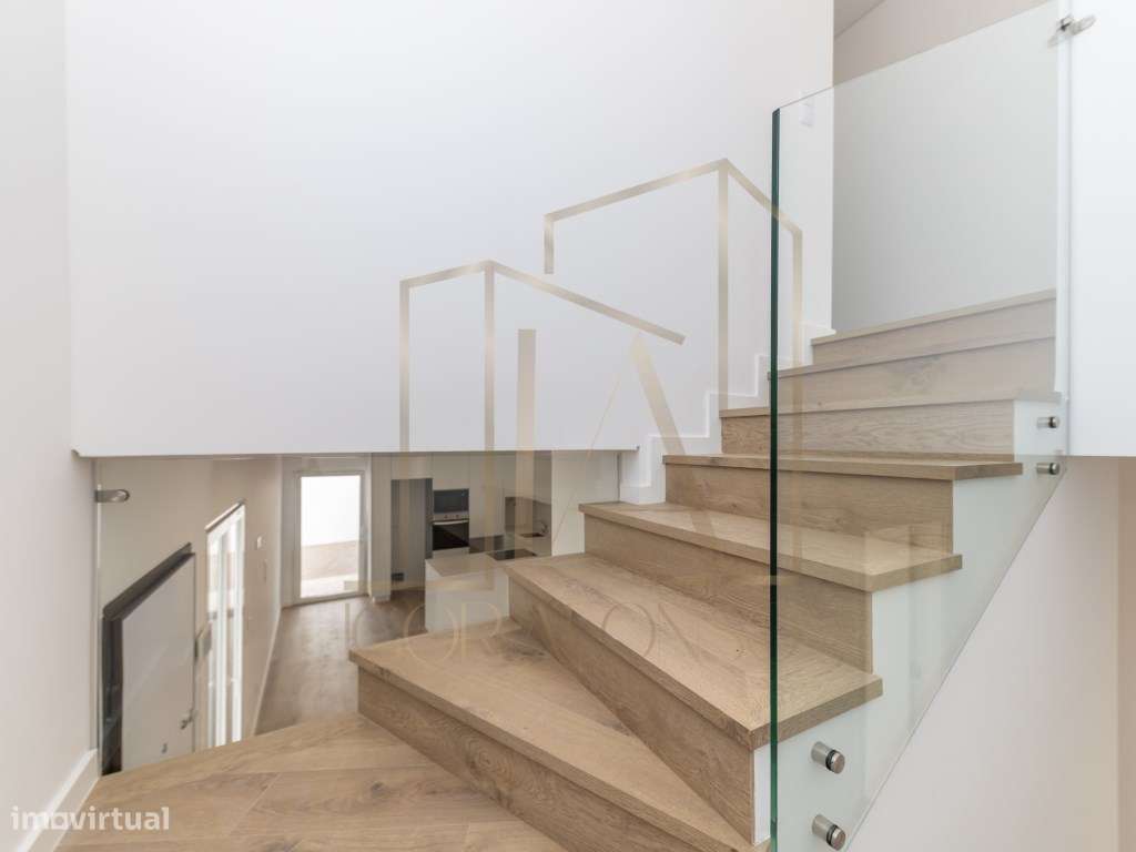 Moradia Geminada T3 com Suíte e Ótimo Espaço Exterior-12