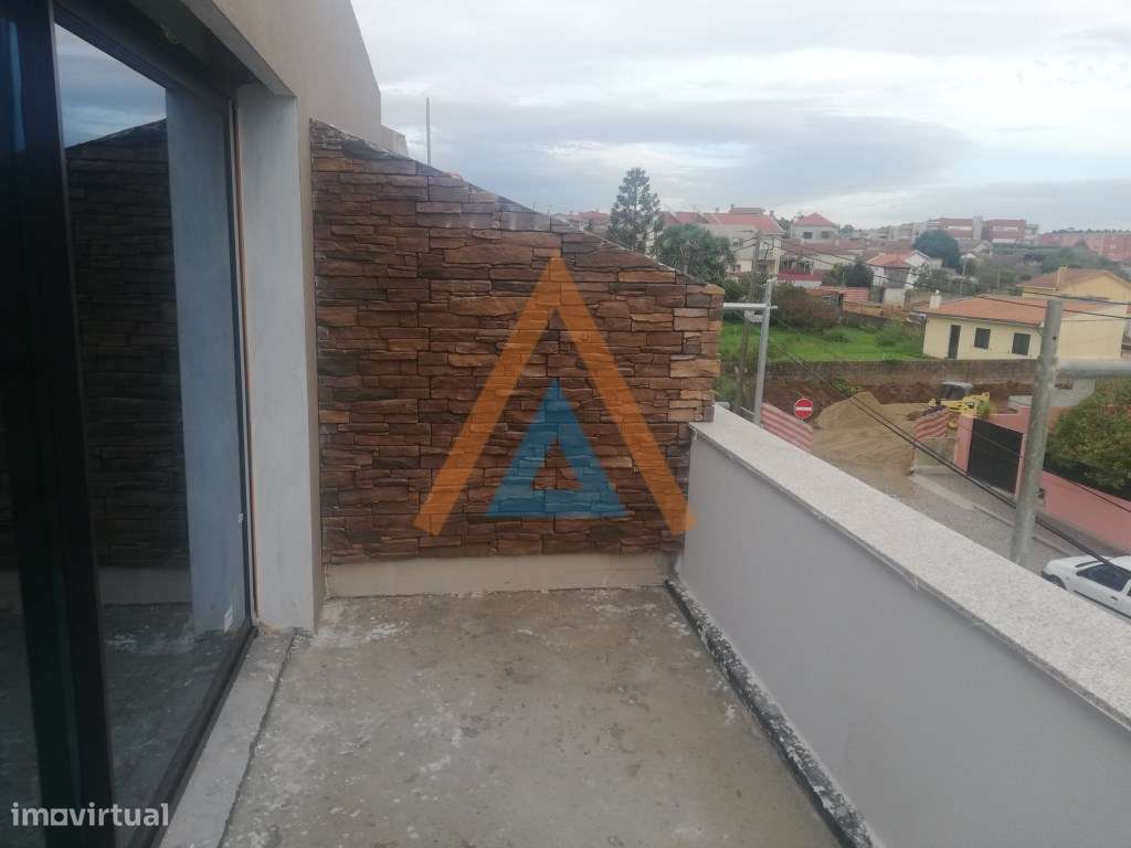 Moradia em Banda T3 Duplex - São Félix da Marinha - V. N. Gaia - Grande imagem: 5/26