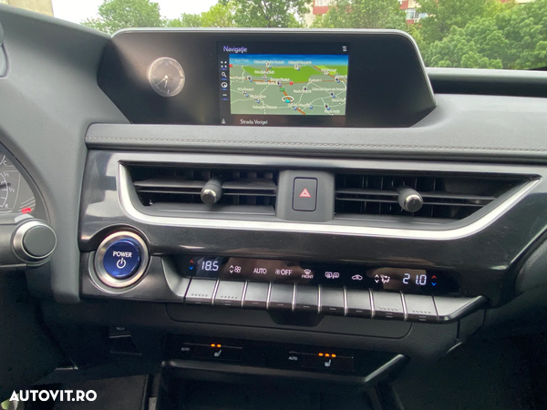 Lexus UX 250h 2.0L HEV 20H- (178 HP) 4X2 CVT Executive - 21