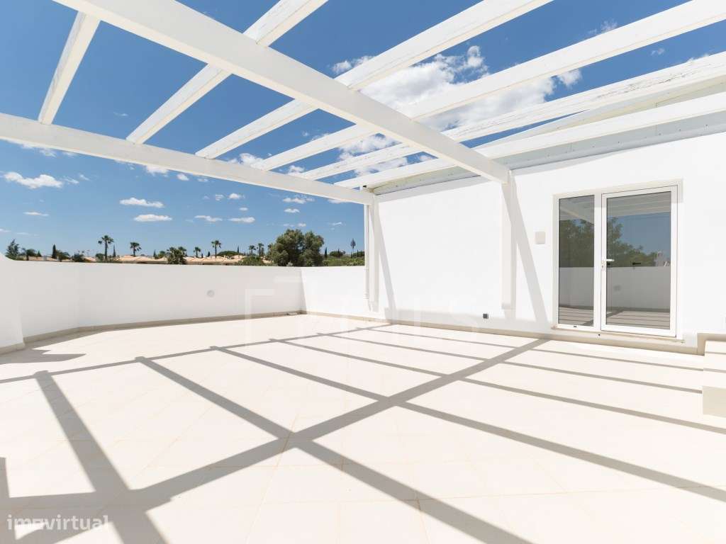 Moradia T4 com piscina em Vilamoura, Algarve-37