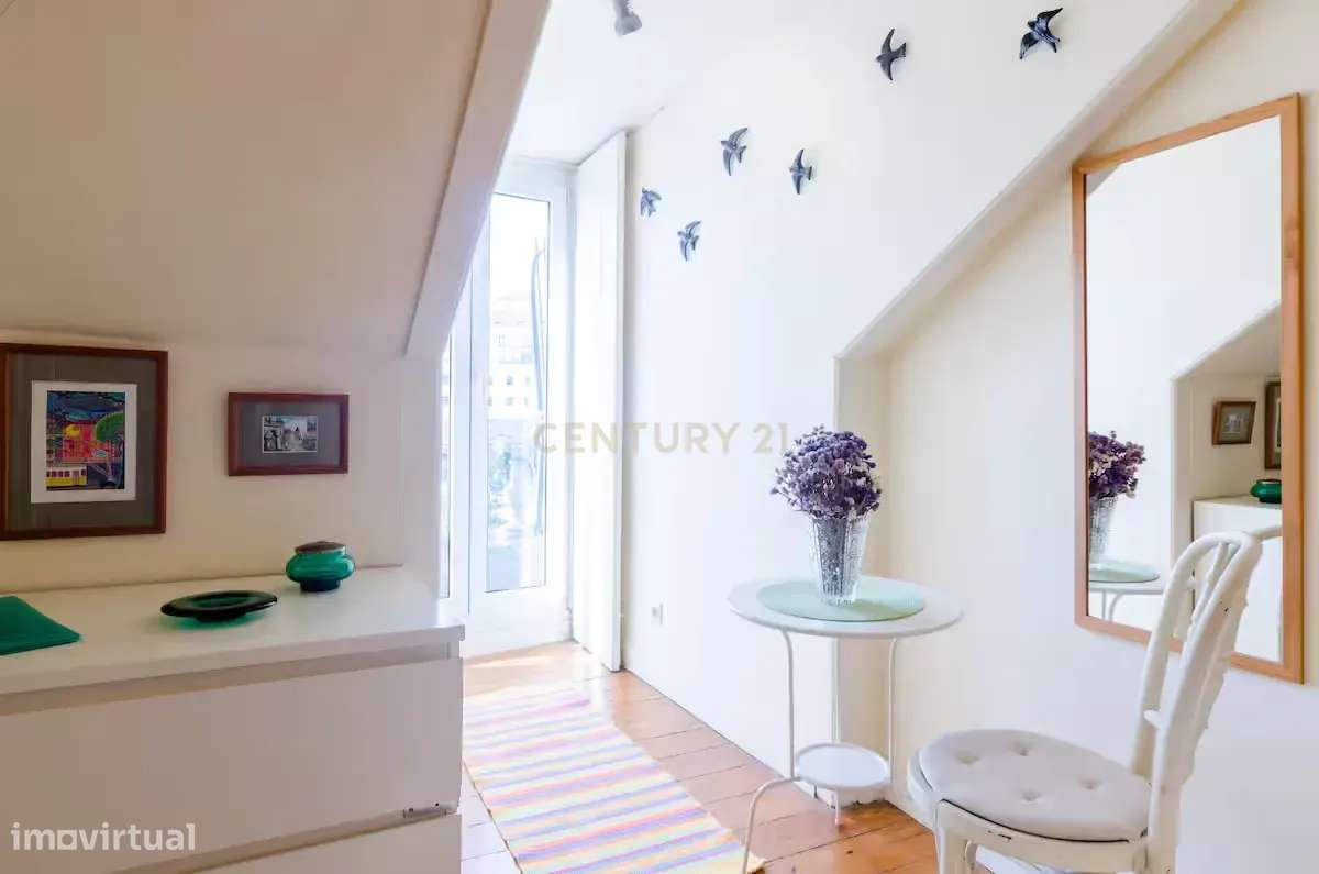 Apartamento T2 à venda na Rua da Mouraria-18