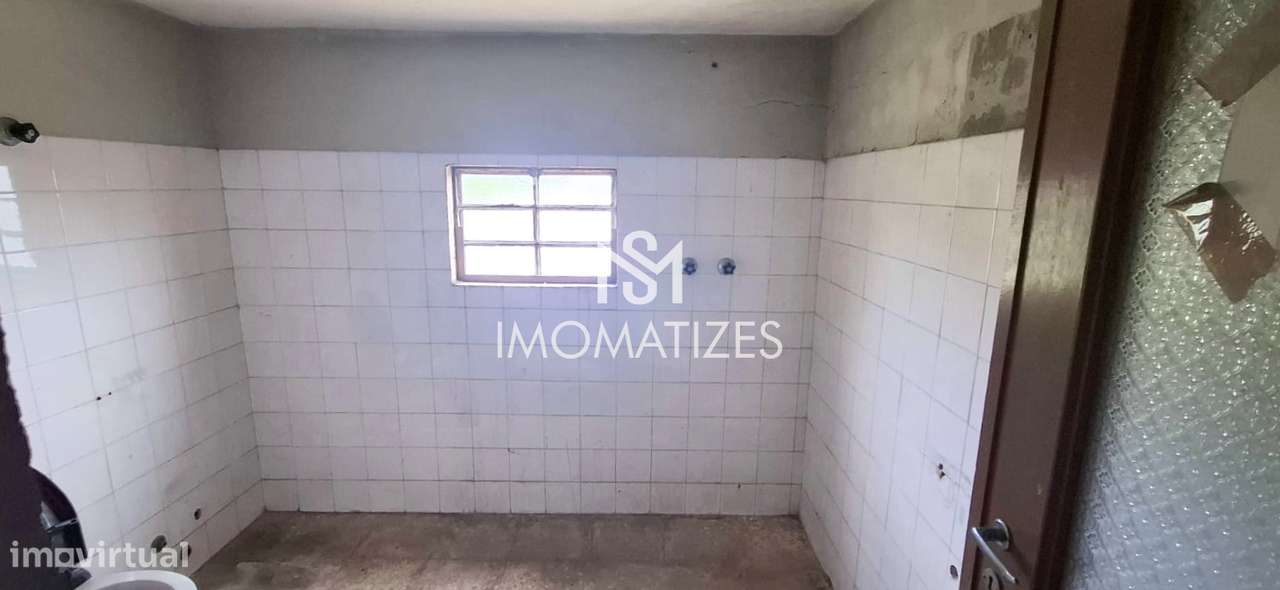 Moradia T3 para reabilitação total com grande potencial de valorização-23