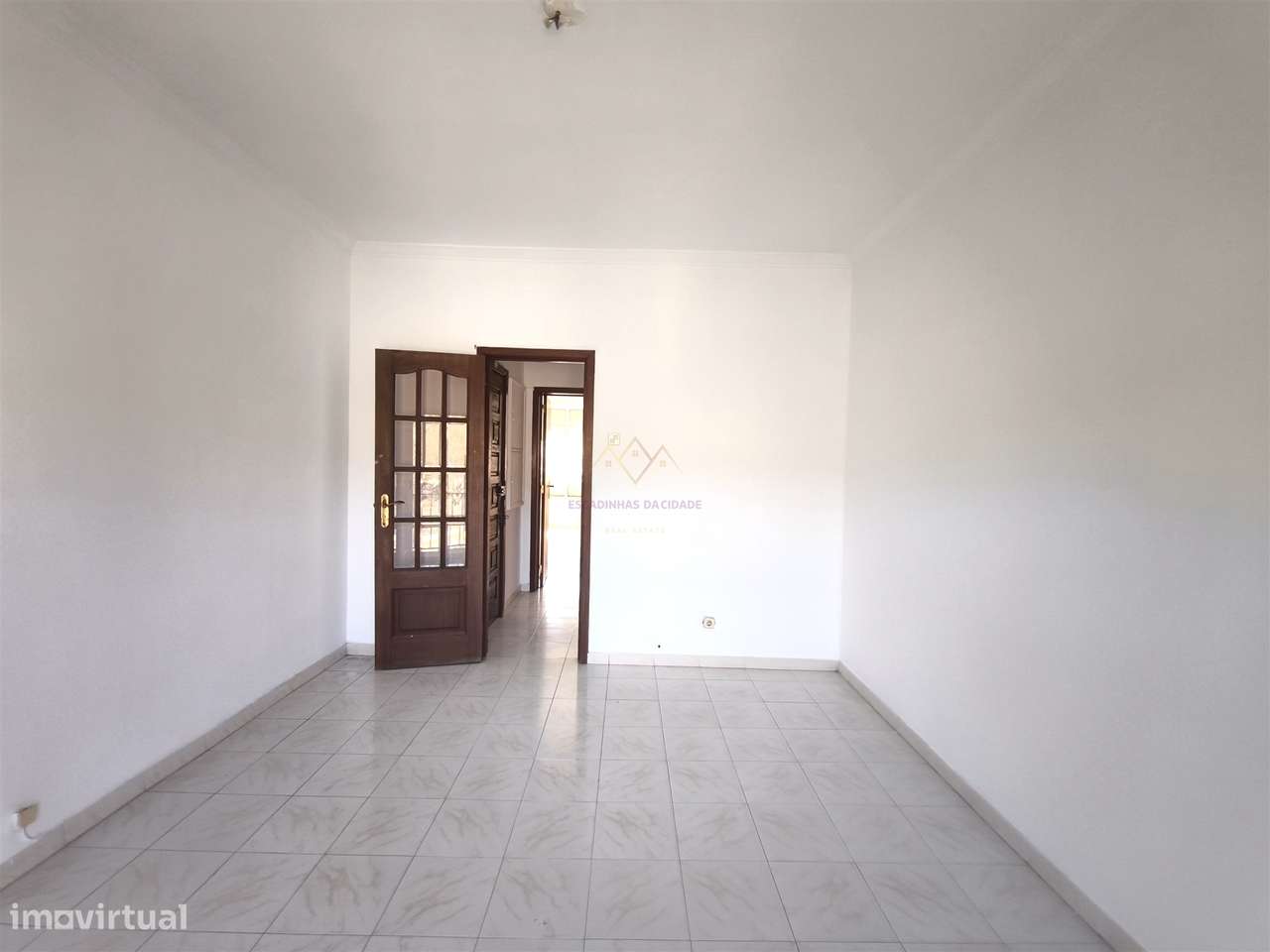 T3 Luminoso com Varandas e Arrecadação no Coração de Carnaxide - Grande imagem: 4/32