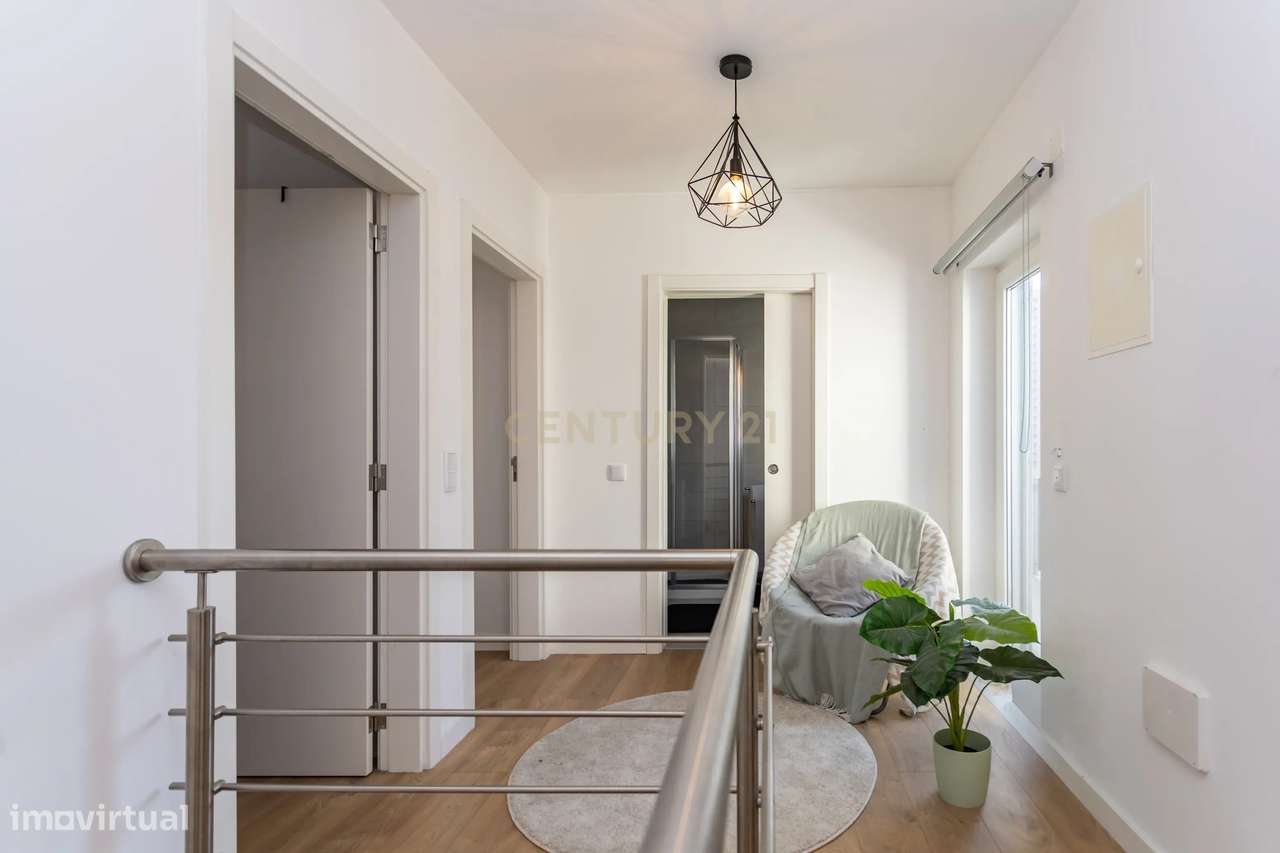 Moradia em banda T3 no Alto do Moinho-15