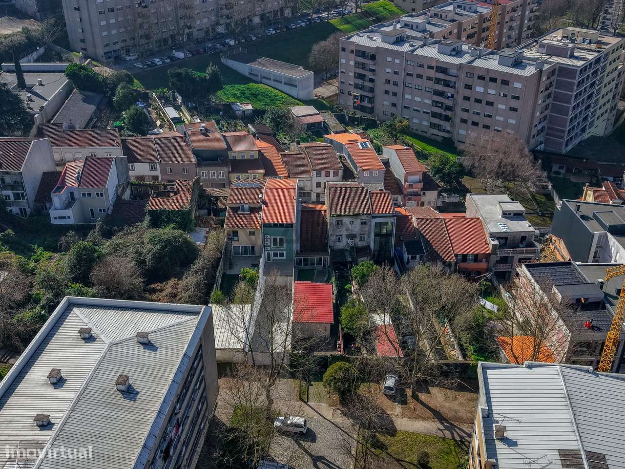 Excelente moradia para investimento em pleno centro histórico de Braga - Grande imagem: 3/33