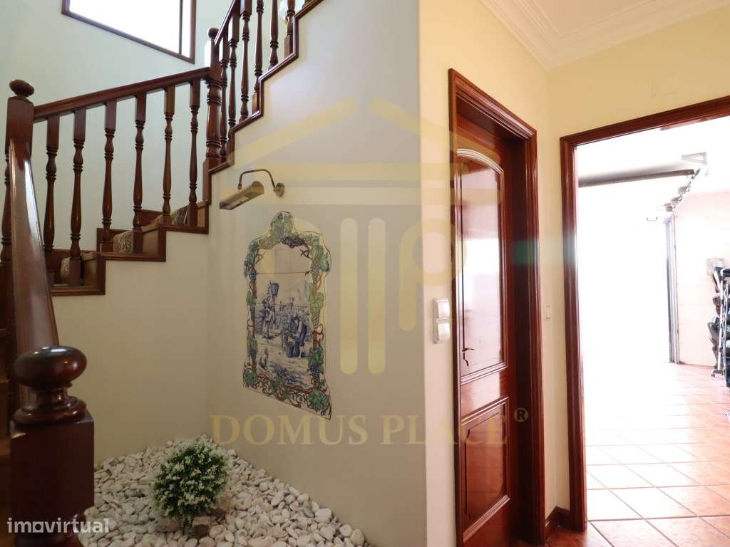 Moradia com Cave, Piscina e Terreno de 1878m² - Lavra
Vendida tota...-29