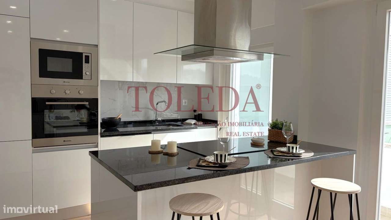 Apartamento T3 Remodelado a Estrear no Centro de Benfica-0