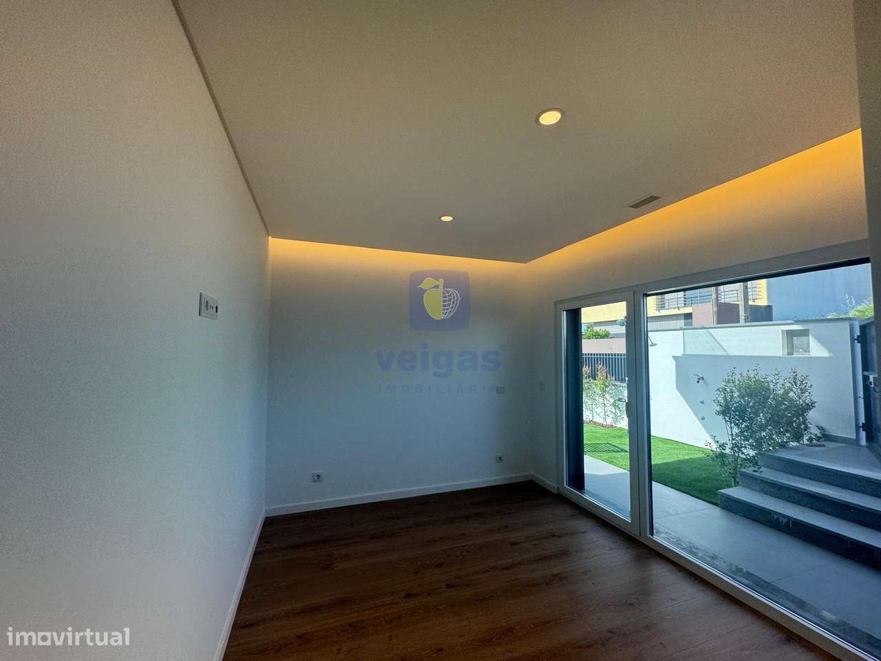 Moradia T4 C/ Piscina -  Bairro Primavera-33