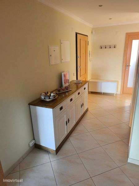 Apartamento T2 Rés do Chão com Garagem Dupla - Grande imagem: 5/12