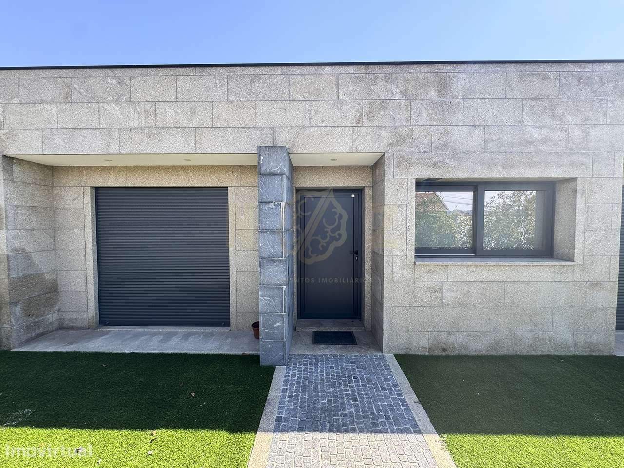 Moradia em Banda T2 - Enorme Jardim privado-14