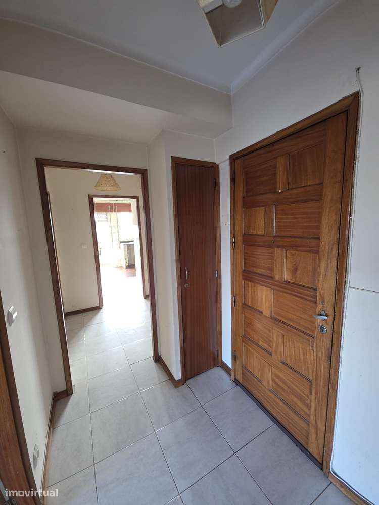 Apartamento T3 com localização central e vistas desafogadas - Grande imagem: 4/20