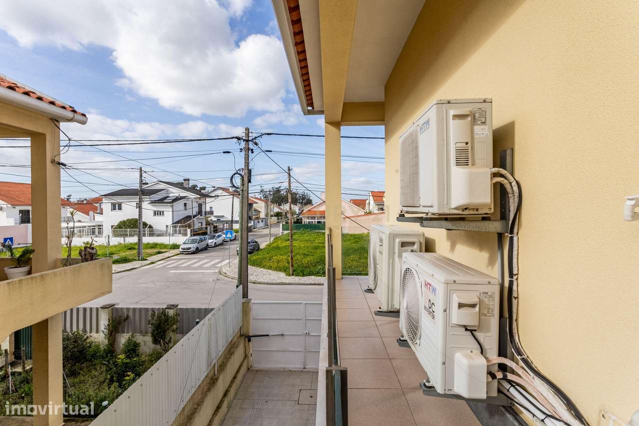 Moradia T4 remodelada na Quinta do Conde-15