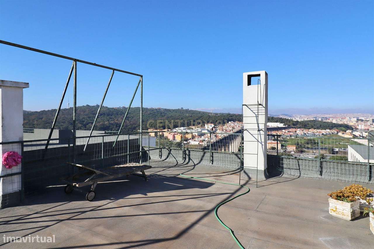 Apartamento T6 com Terraço e Vista 360º em Campolide - 314m²-37