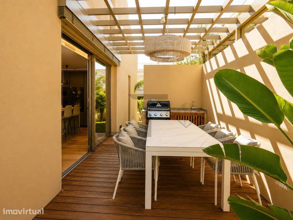 Moradia T5 em Banda com Condominio com Piscina para Venda em Carcav...-13