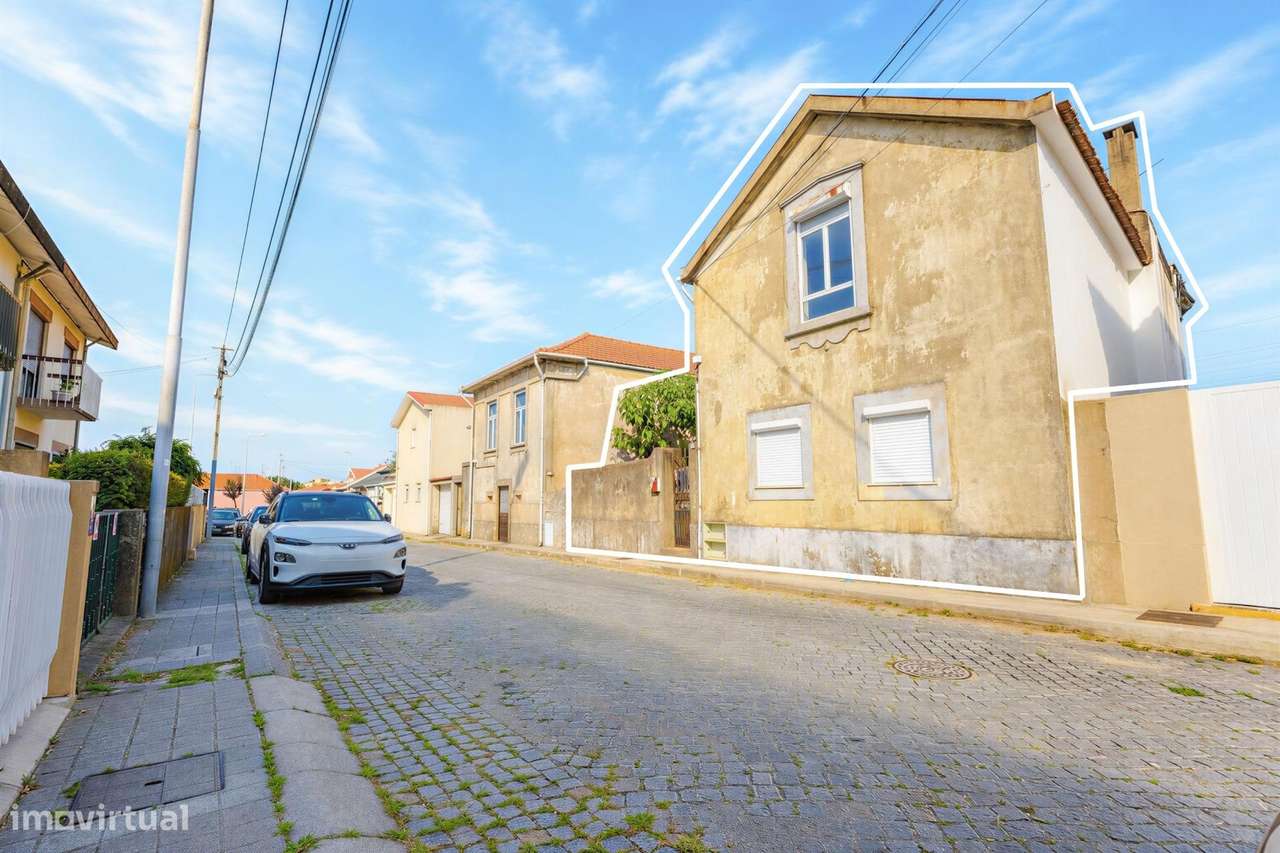 Casa Bifamiliar na Senhora da Hora | 185 m2 | Terreno com Cerca de...-34