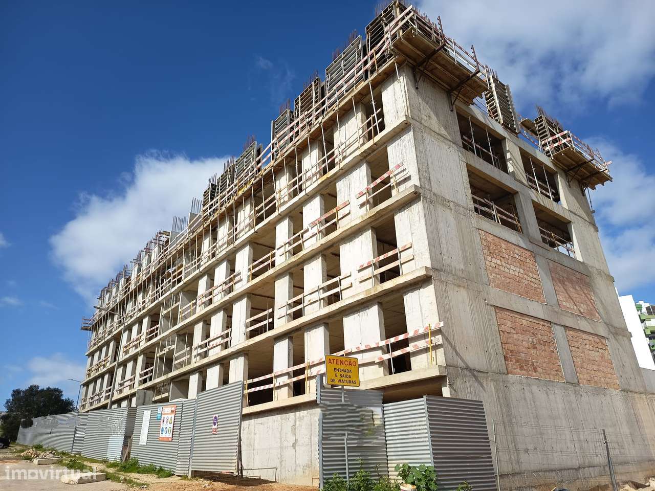 Apartamentos T2 e T3 Novos com Varanda e Garagem – Portimão-11