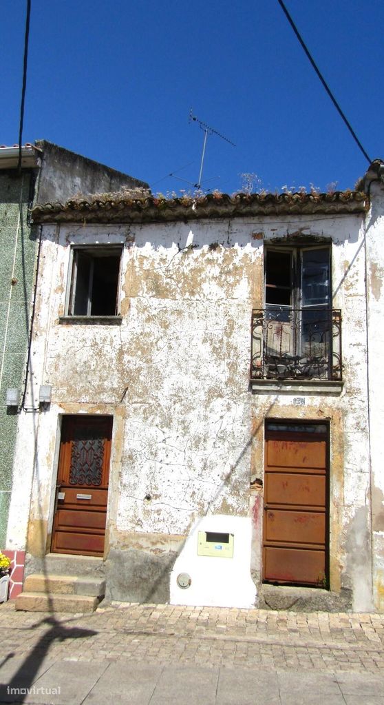 Casa de aldeia para recuperar com + - 100m2 área bruta - Grande imagem: 1/27