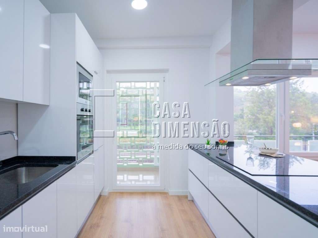 Apartamento de tipologia T3 com varanda, mobilado e equipado em Ben...-16