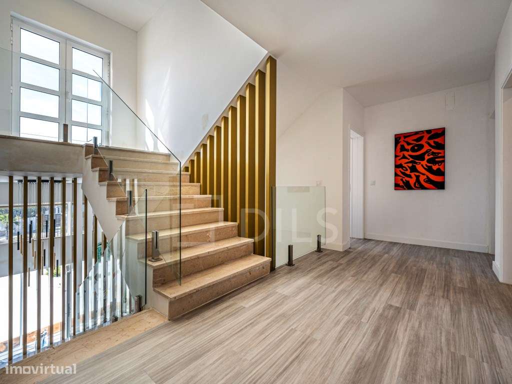 Moradia T6+1 em Soltróia, junto à praia, com piscina-16