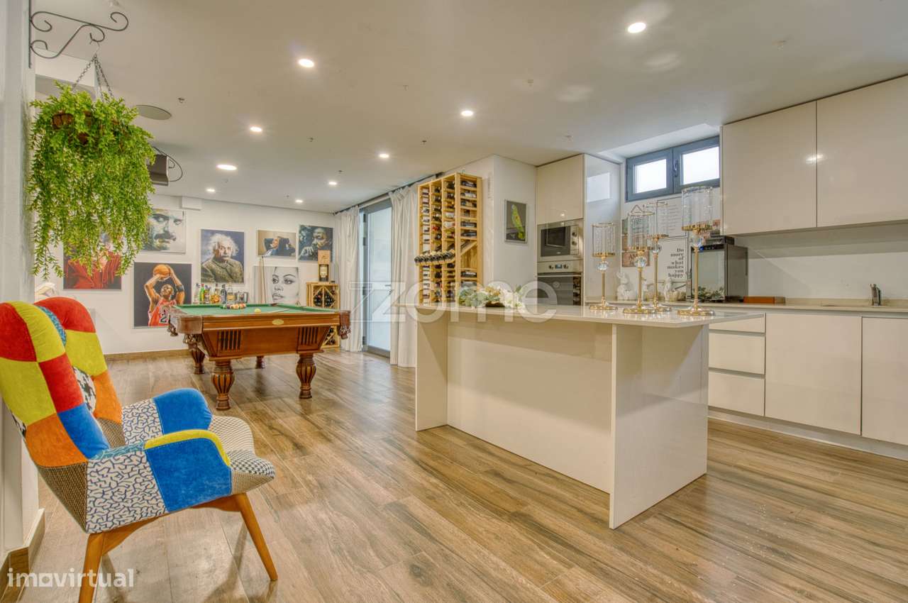 Moradia T4 com Jardim na Ramada - Grande imagem: 3/53