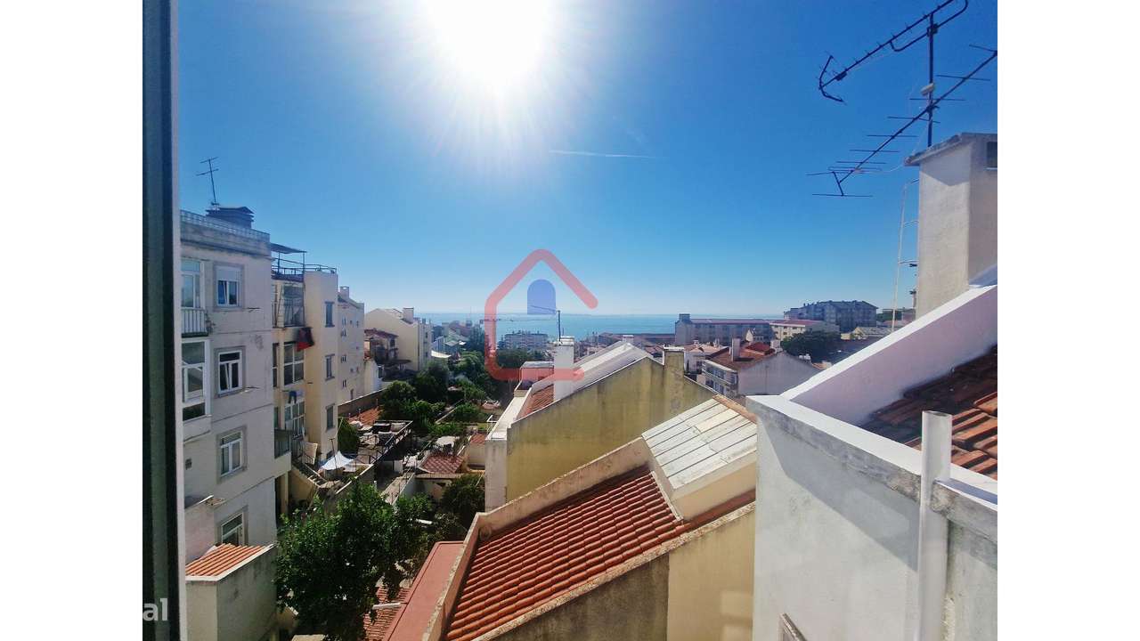 Apartamento T2 na Graça em Lisboa-0