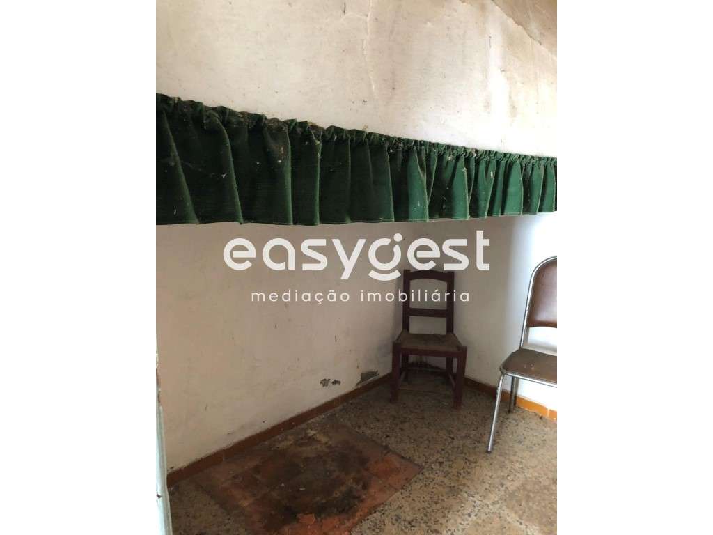 Moradia V5 localizada na típica aldeia alentejana de Selmes - Grande imagem: 5/15