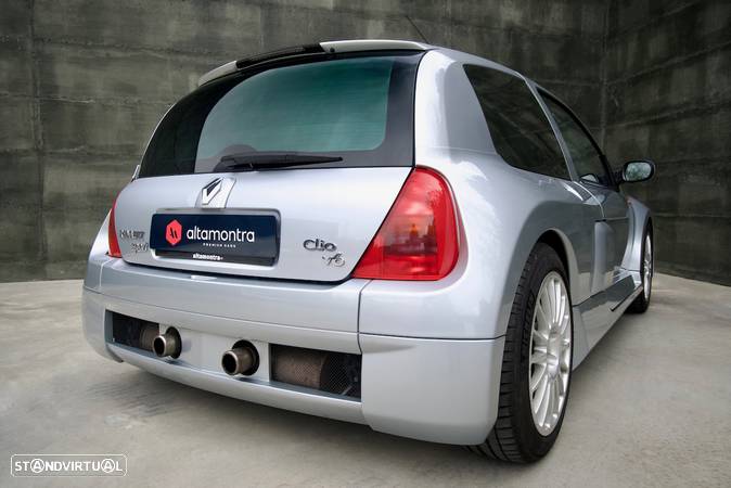 Renault Clio 3.0 V6 Sport - 7