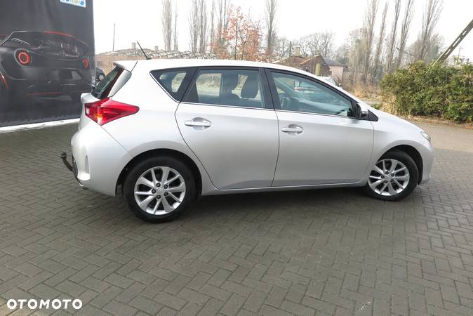 Toyota Auris 2.0 D-4D Executive - 11