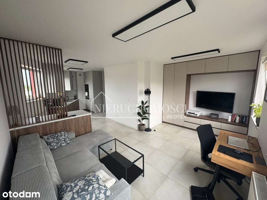 Wyremontowane, 3 piętro, winda, balkon, media miejskie, parking-0