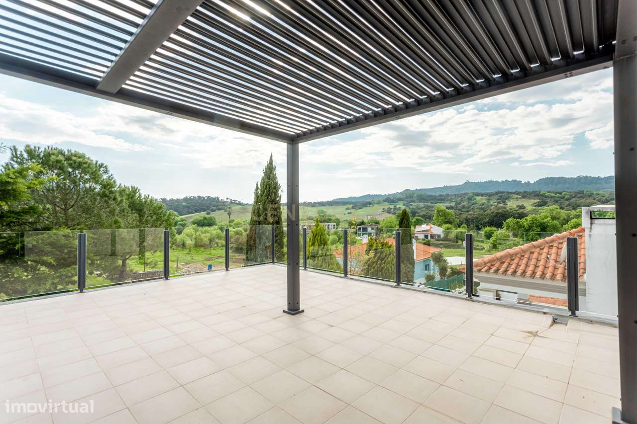 Moradia V4 isolada de arquitetura contemporânea com piscina, com vista-19