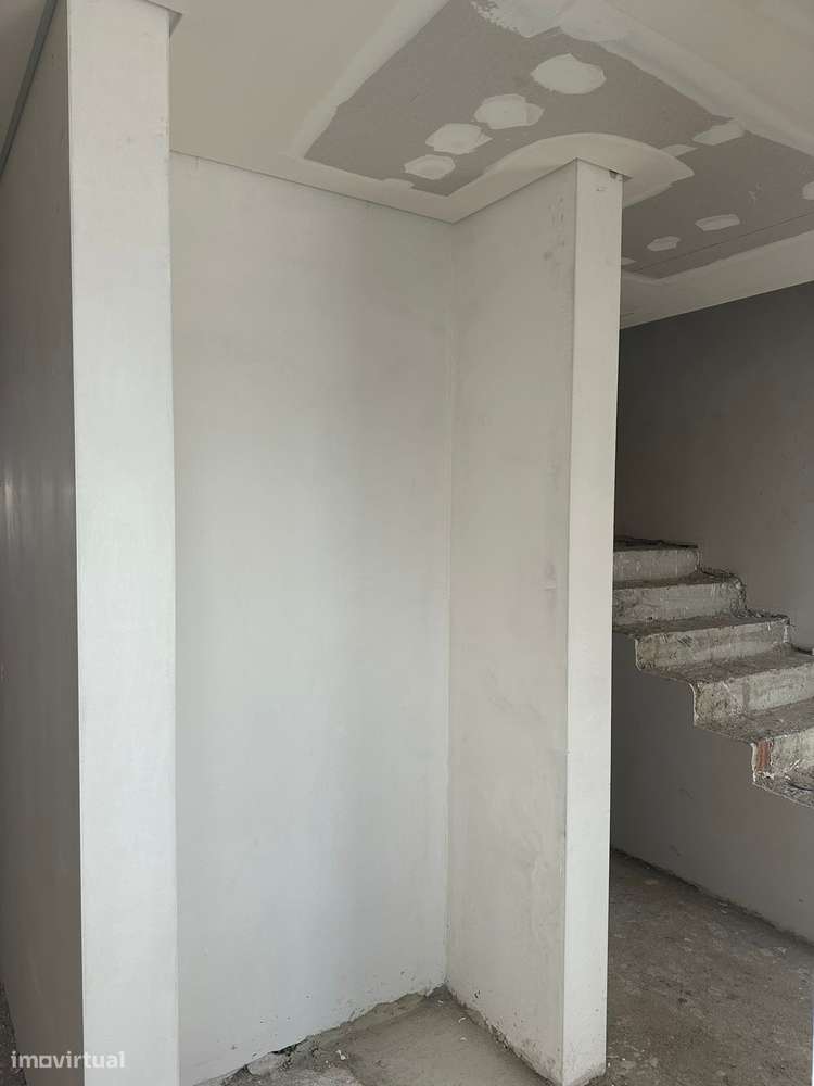 Moradia t3 geminada com 2 pisos na Quinta da Bonita Alhos Vedros-8