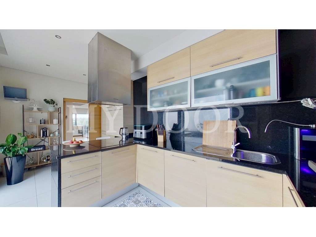 Loures - V4+1 Moradia c/ Piscina Privada - Varanda - Box + 2 parque...-21