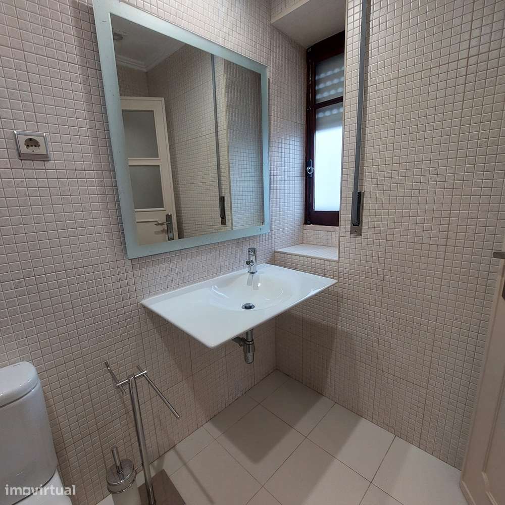 Apartamento T4 com 3 casas de banho e garagem-23