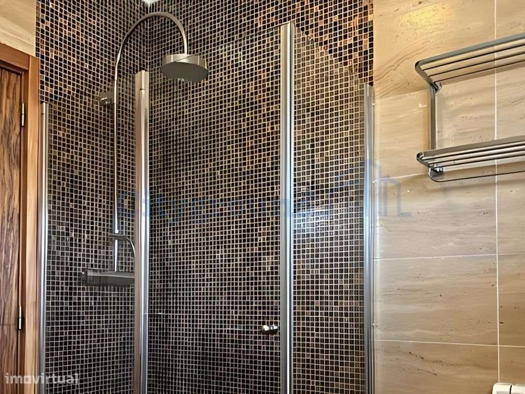 Duplex T3 com Varandas, Terraço e Vista Desafogada para o Castelo d...-11