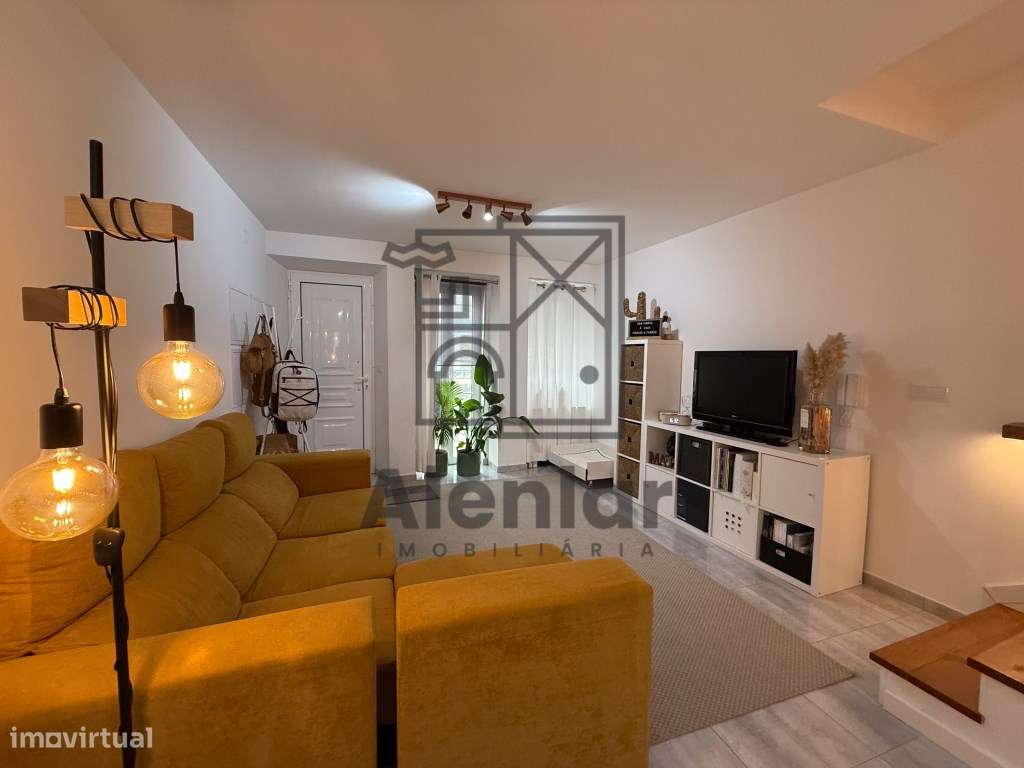 Moradia T3 como nova, no centro de Alhandra-11