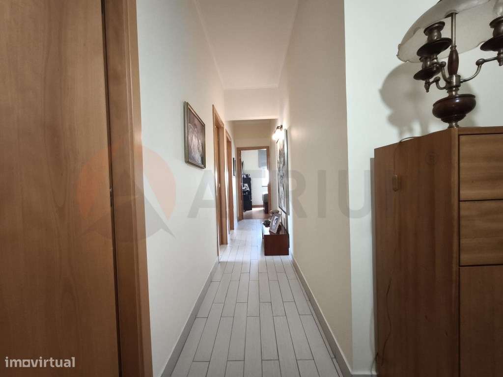 Apartamento T2 parcialmente remodelado em Setúbal (Monte Belo Sul)-9