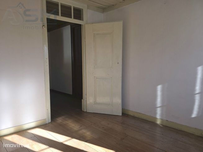 Vila Nova da Barquinha - Moradia T4 Duplex com quintal junto ao rio-12