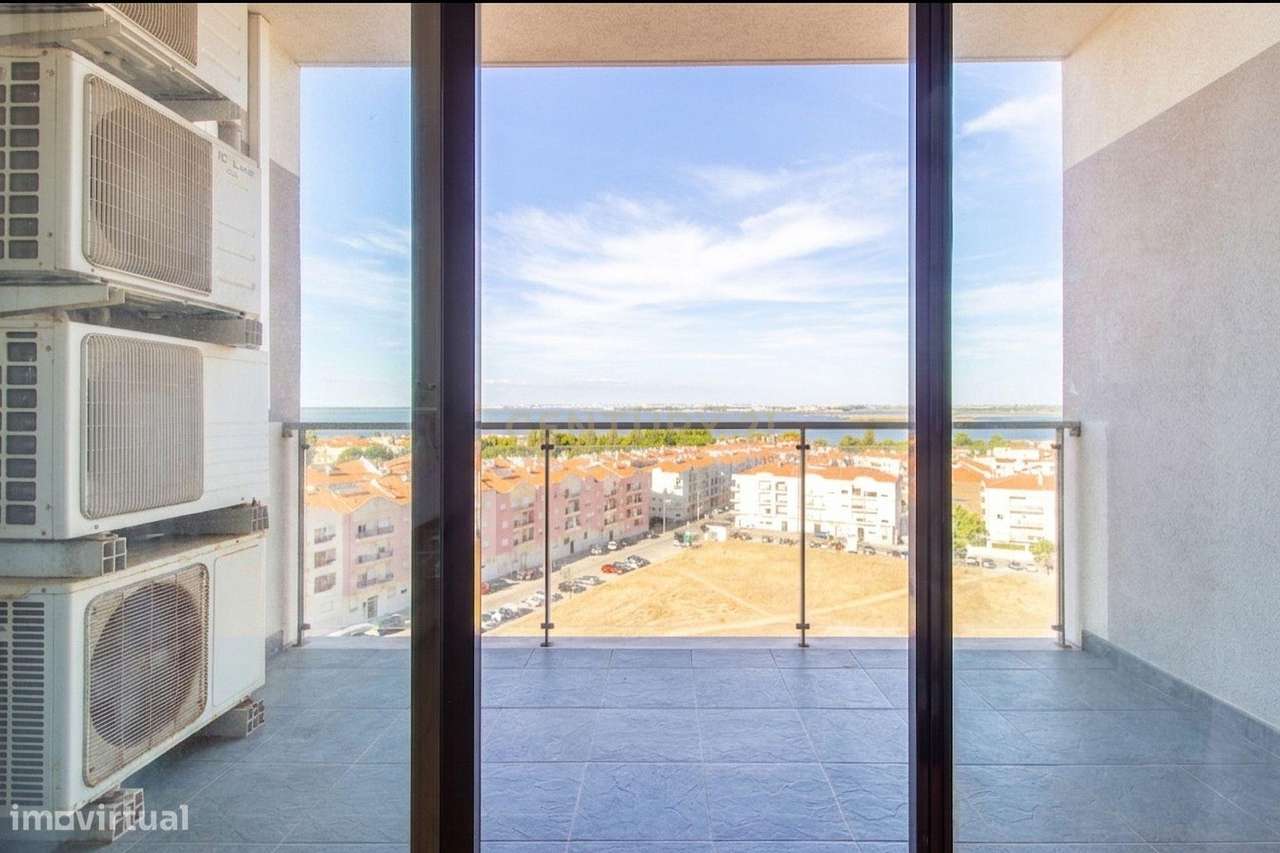 Barreiro / Lavradio - Apartamento de 4 assoalhadas com varandas e luga-6