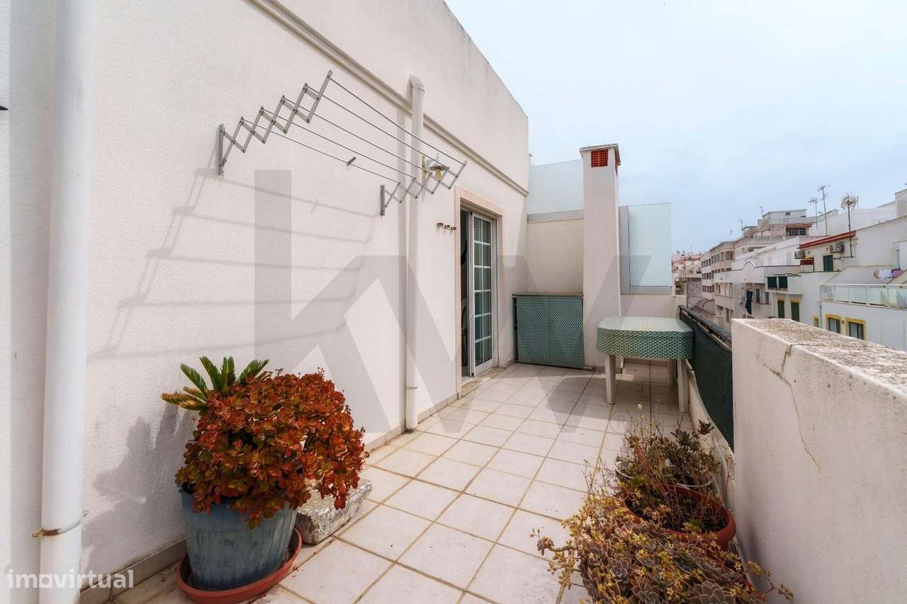 Monte Gordo: Duplex com Terraço Espetacular – Ideal para Férias ou Ren-5
