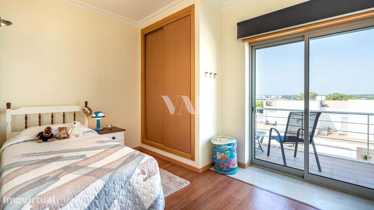 Moradia V3+2 em Condomínio Fechado com Vista Mar em Vilamoura-13