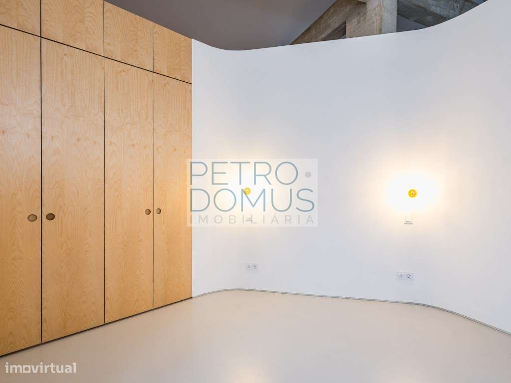 Apartamento T1+1 Único no Centro Histórico de Leiria-16