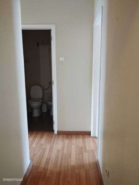 Imóvel T2 remodelado 1 andar com elevador - Grande imagem: 5/10