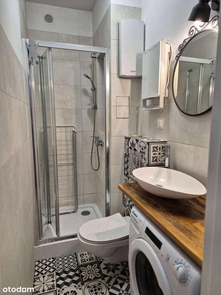 Mała kawalerka w centrum-2