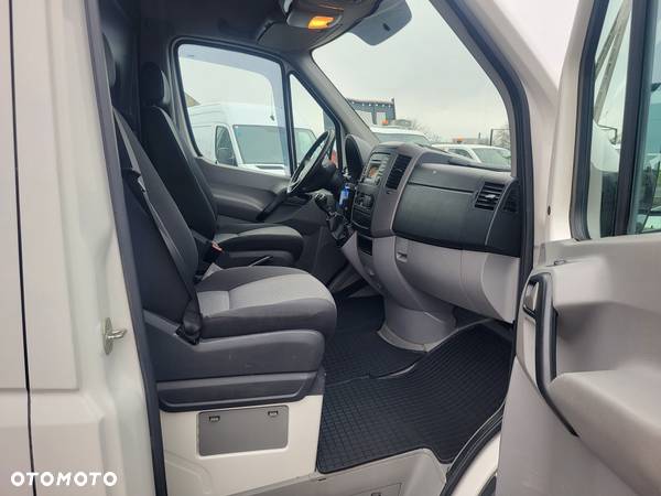 Volkswagen Crafter blaszak z zabudową warsztatową - 14